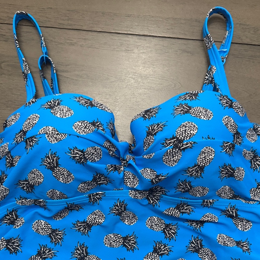Torrid One Piece Swimsuit, Size 2 with underwire - Picture 2 of 8